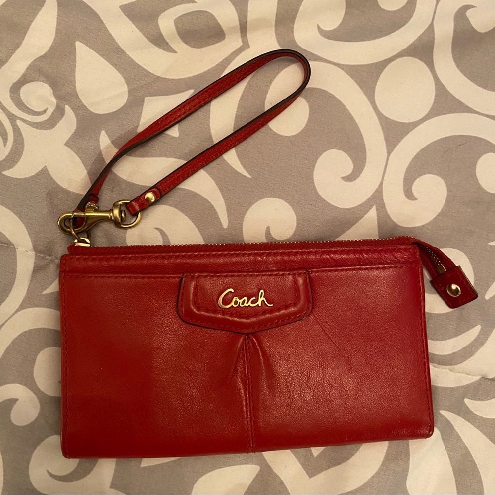 Coach leather wallet and wristlet excellent cond